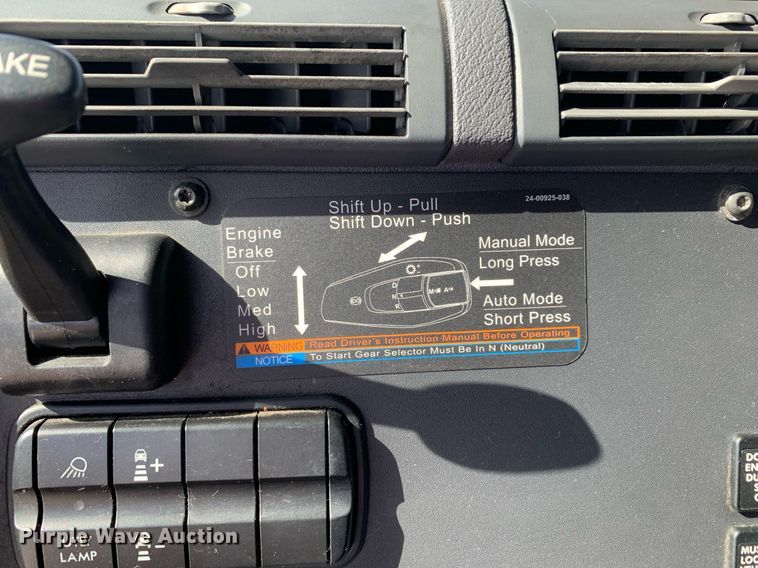 image for item DP8661 2017 Freightliner Cascadia Evolution  semi truck