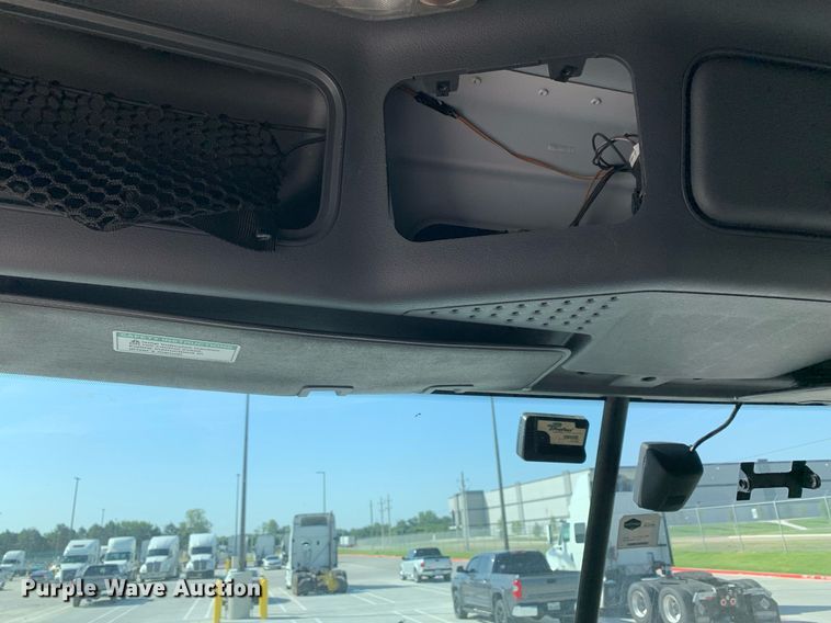 image for item DP8661 2017 Freightliner Cascadia Evolution  semi truck