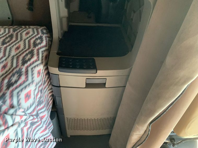 image for item DP8661 2017 Freightliner Cascadia Evolution  semi truck