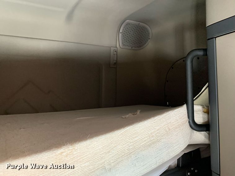 image for item DP8661 2017 Freightliner Cascadia Evolution  semi truck