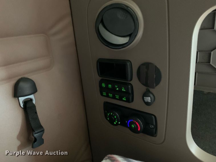 image for item DP8661 2017 Freightliner Cascadia Evolution  semi truck