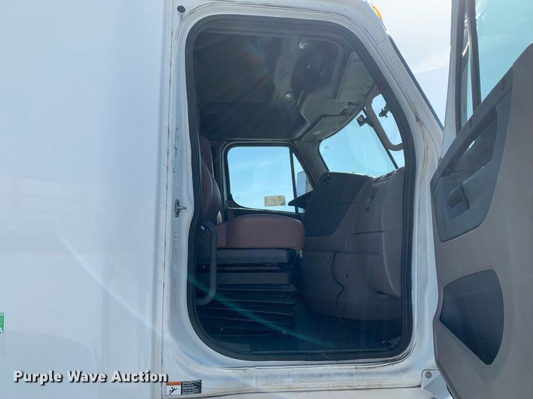 image for item DP8661 2017 Freightliner Cascadia Evolution  semi truck