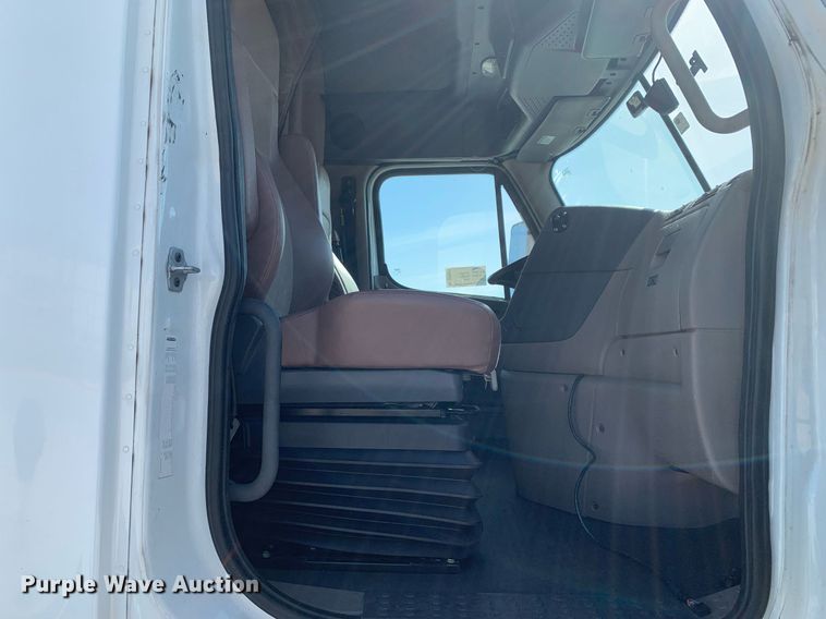 image for item DP8661 2017 Freightliner Cascadia Evolution  semi truck