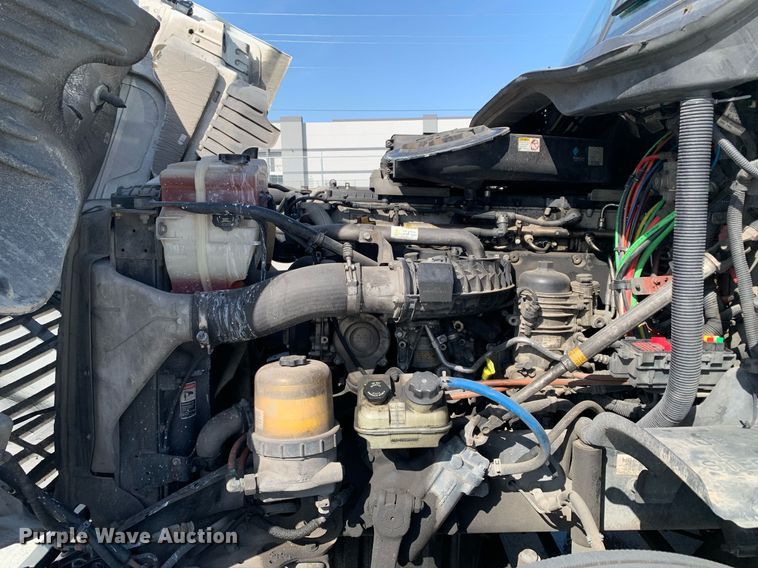 image for item DP8661 2017 Freightliner Cascadia Evolution  semi truck