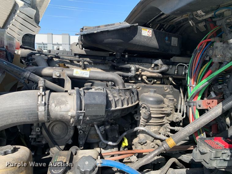 image for item DP8661 2017 Freightliner Cascadia Evolution  semi truck