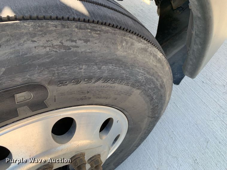 image for item DP8661 2017 Freightliner Cascadia Evolution  semi truck