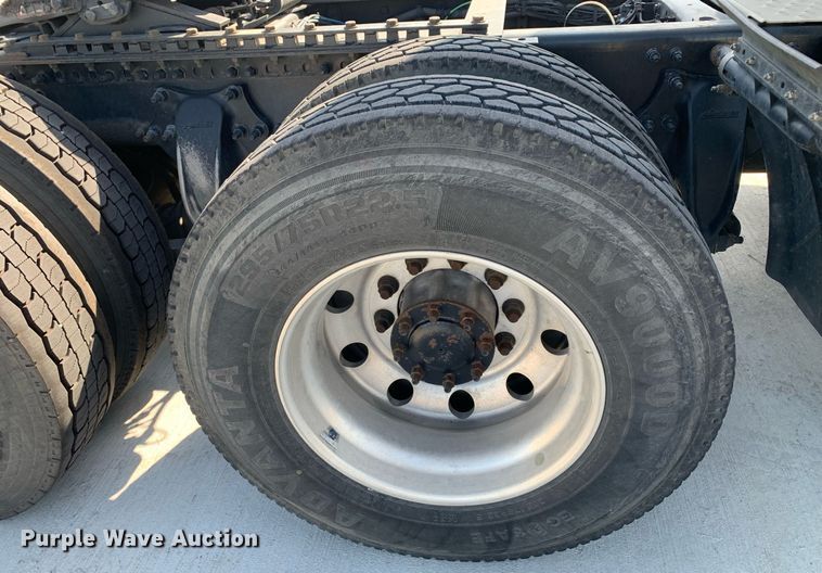 image for item DP8661 2017 Freightliner Cascadia Evolution  semi truck