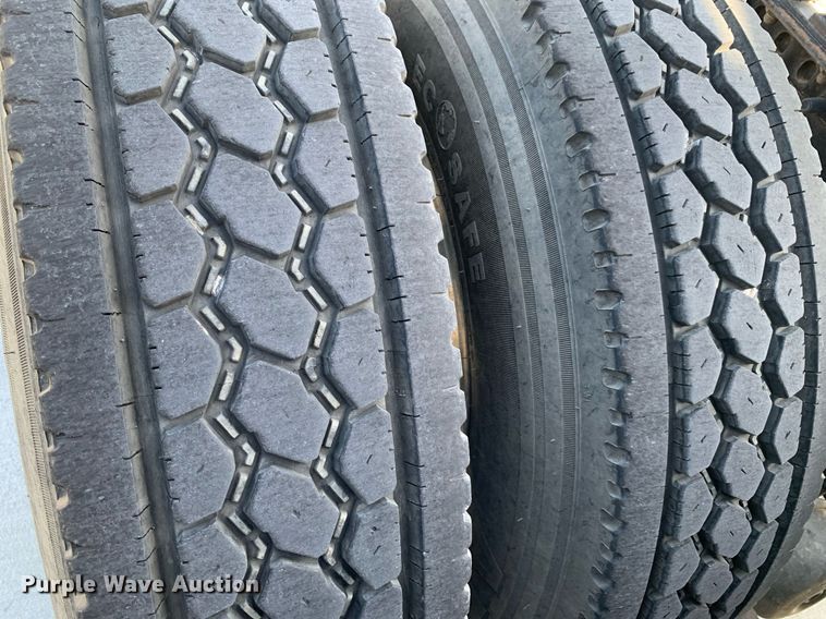 image for item DP8661 2017 Freightliner Cascadia Evolution  semi truck