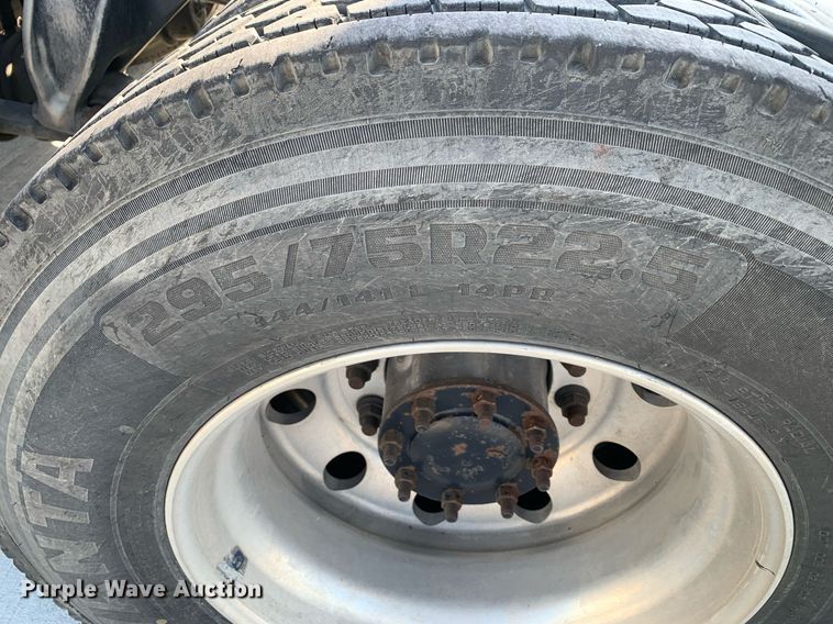 image for item DP8661 2017 Freightliner Cascadia Evolution  semi truck