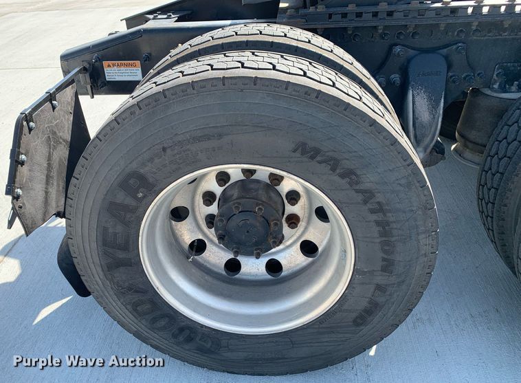 image for item DP8661 2017 Freightliner Cascadia Evolution  semi truck