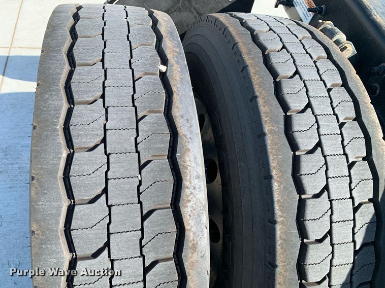 image for item DP8661 2017 Freightliner Cascadia Evolution  semi truck