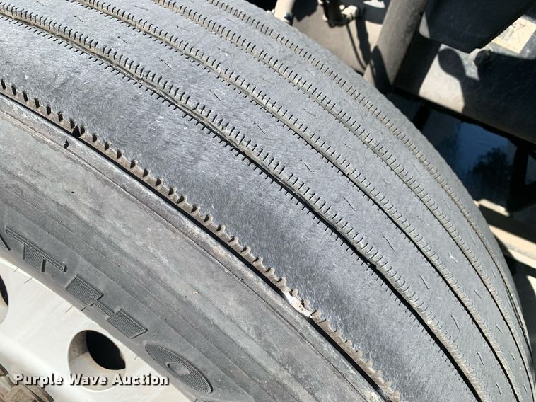 image for item DP8661 2017 Freightliner Cascadia Evolution  semi truck