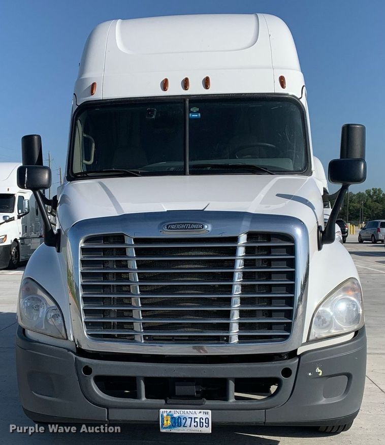 image for item DP8662 2017 Freightliner Cascadia Evolution  semi truck