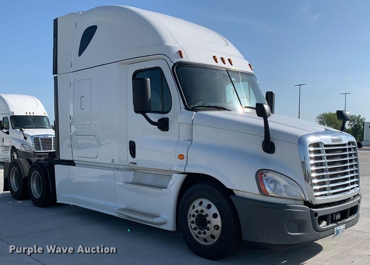 image for item DP8662 2017 Freightliner Cascadia Evolution  semi truck