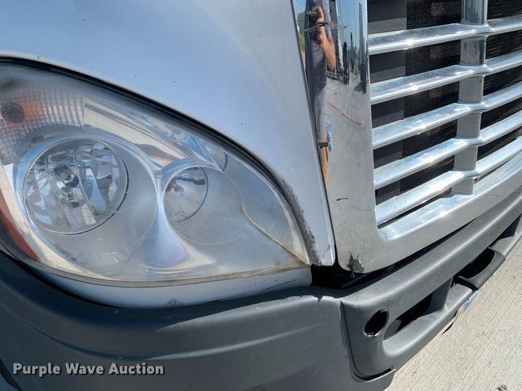 image for item DP8662 2017 Freightliner Cascadia Evolution  semi truck