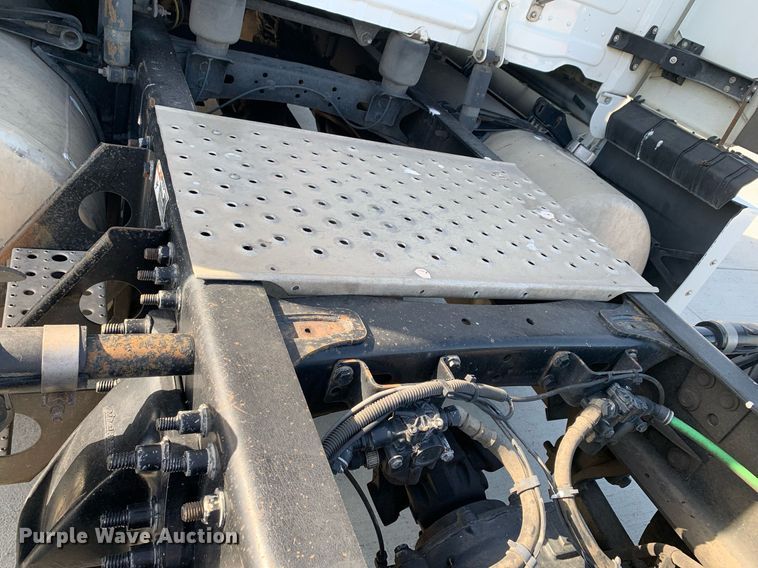 image for item DP8662 2017 Freightliner Cascadia Evolution  semi truck