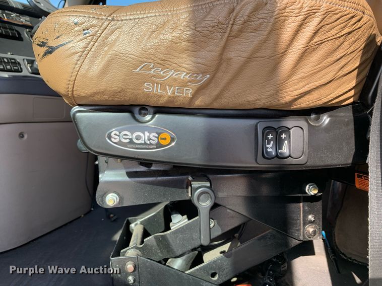 image for item DP8662 2017 Freightliner Cascadia Evolution  semi truck