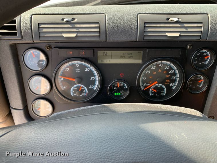 image for item DP8662 2017 Freightliner Cascadia Evolution  semi truck