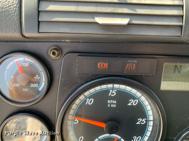 image for item DP8662 2017 Freightliner Cascadia Evolution  semi truck