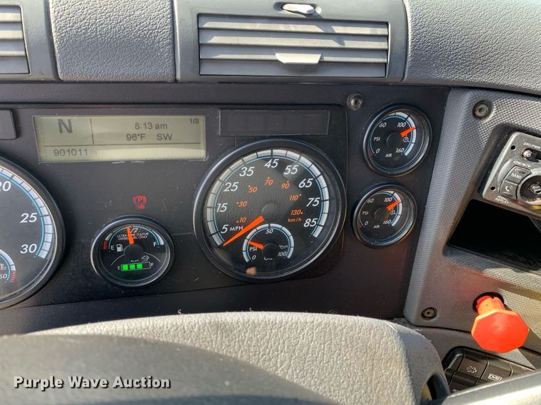 image for item DP8662 2017 Freightliner Cascadia Evolution  semi truck