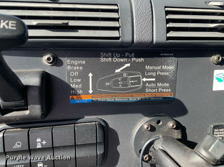 image for item DP8662 2017 Freightliner Cascadia Evolution  semi truck