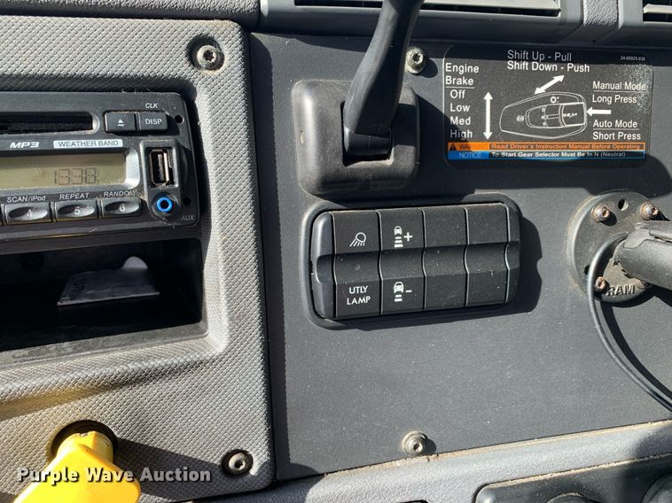 image for item DP8662 2017 Freightliner Cascadia Evolution  semi truck