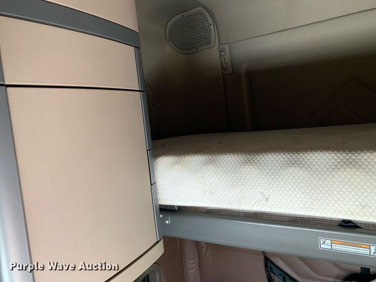 image for item DP8662 2017 Freightliner Cascadia Evolution  semi truck