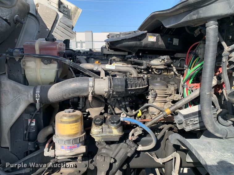 image for item DP8662 2017 Freightliner Cascadia Evolution  semi truck