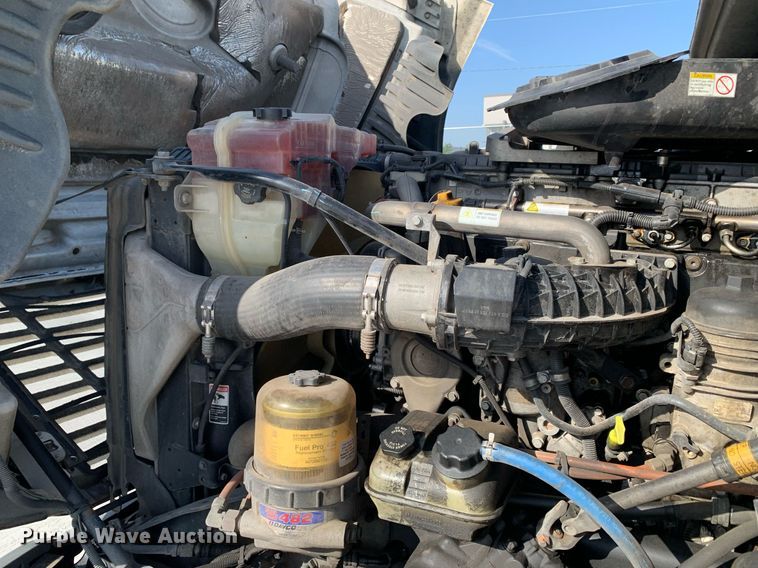 image for item DP8662 2017 Freightliner Cascadia Evolution  semi truck