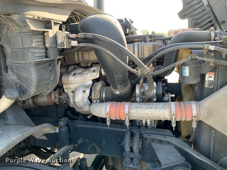 image for item DP8662 2017 Freightliner Cascadia Evolution  semi truck