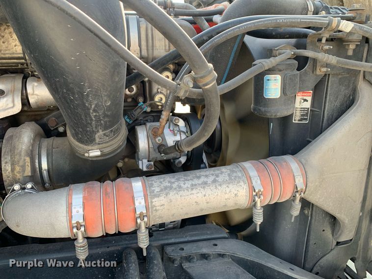 image for item DP8662 2017 Freightliner Cascadia Evolution  semi truck