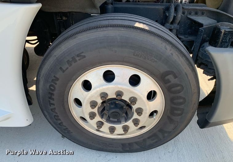 image for item DP8662 2017 Freightliner Cascadia Evolution  semi truck