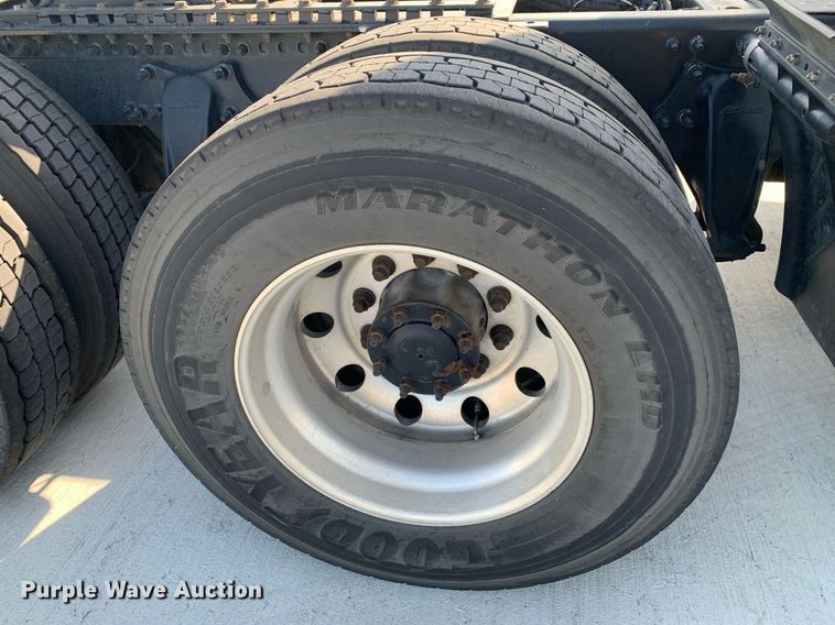 image for item DP8662 2017 Freightliner Cascadia Evolution  semi truck