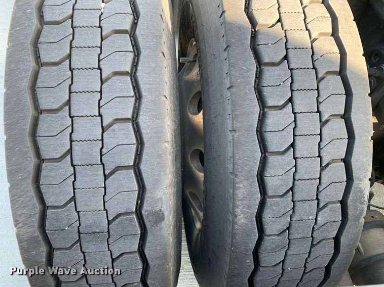 image for item DP8662 2017 Freightliner Cascadia Evolution  semi truck