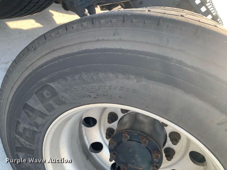 image for item DP8662 2017 Freightliner Cascadia Evolution  semi truck