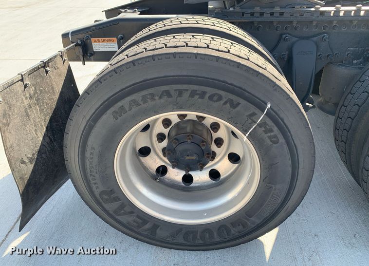 image for item DP8662 2017 Freightliner Cascadia Evolution  semi truck