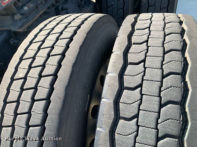 image for item DP8662 2017 Freightliner Cascadia Evolution  semi truck