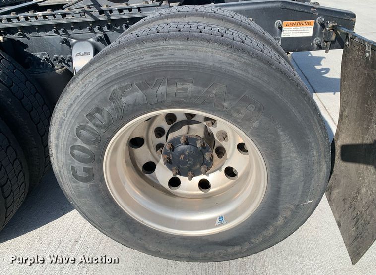 image for item DP8662 2017 Freightliner Cascadia Evolution  semi truck