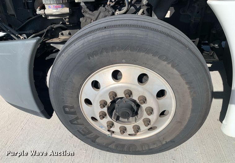 image for item DP8662 2017 Freightliner Cascadia Evolution  semi truck