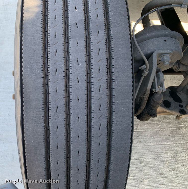 image for item DP8662 2017 Freightliner Cascadia Evolution  semi truck