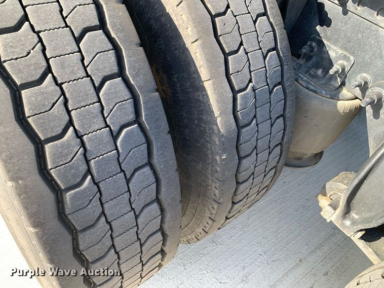 image for item DP8662 2017 Freightliner Cascadia Evolution  semi truck