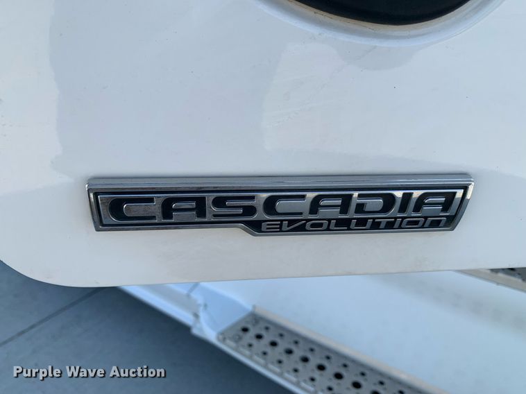 image for item DP8662 2017 Freightliner Cascadia Evolution  semi truck