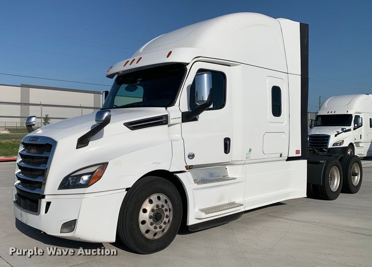 image for item DP8663 2020 Freightliner Cascadia  semi truck