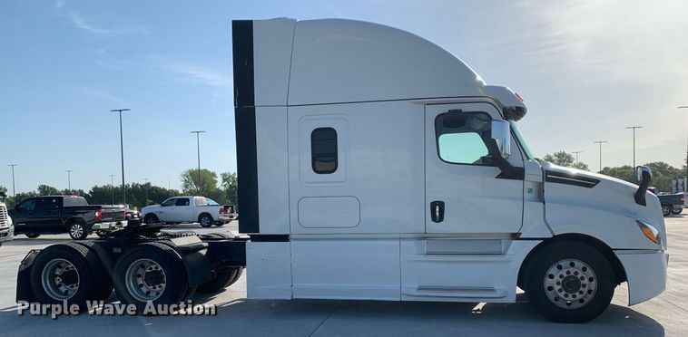 image for item DP8663 2020 Freightliner Cascadia  semi truck