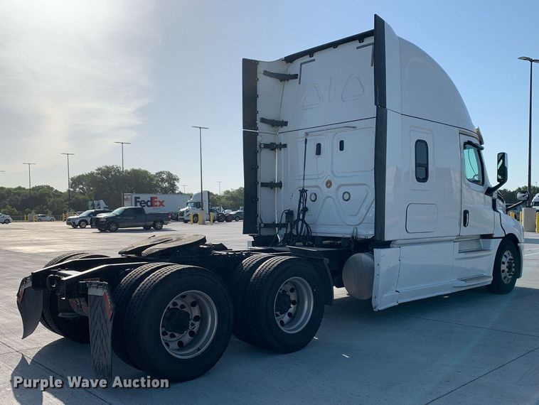 image for item DP8663 2020 Freightliner Cascadia  semi truck