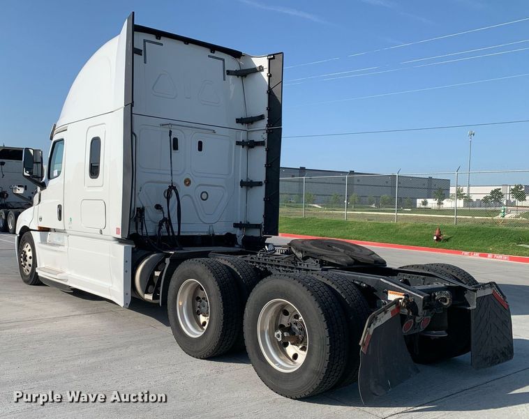 image for item DP8663 2020 Freightliner Cascadia  semi truck