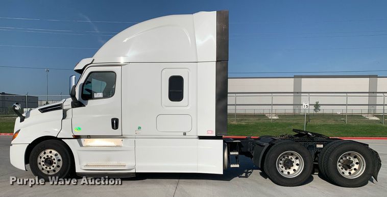 image for item DP8663 2020 Freightliner Cascadia  semi truck