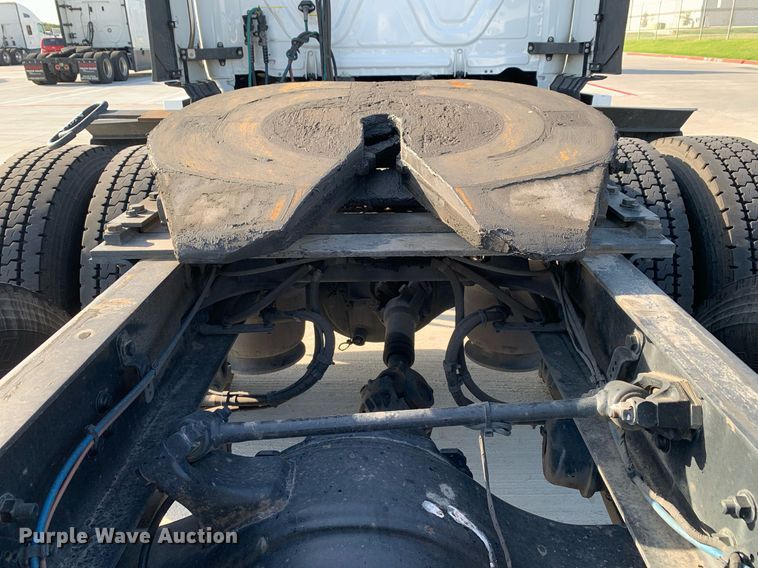 image for item DP8663 2020 Freightliner Cascadia  semi truck