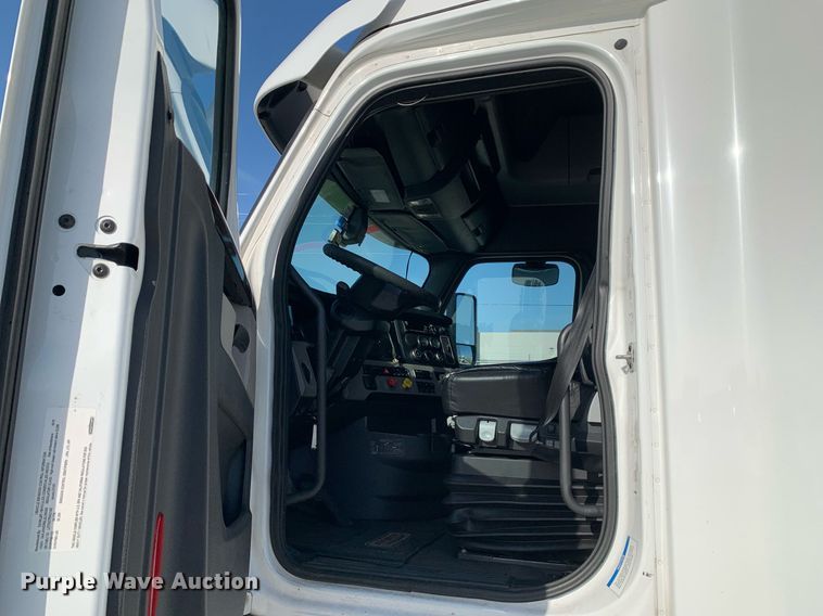 image for item DP8663 2020 Freightliner Cascadia  semi truck