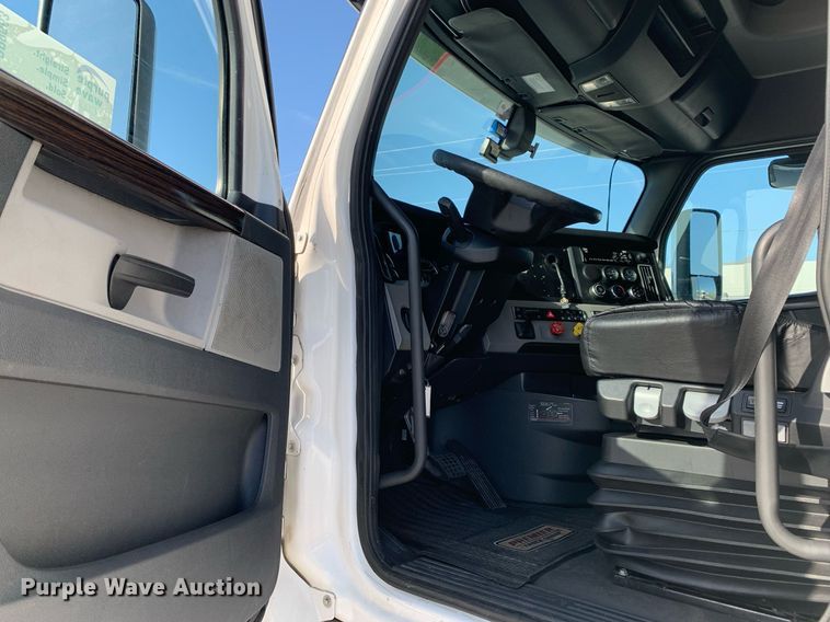 image for item DP8663 2020 Freightliner Cascadia  semi truck